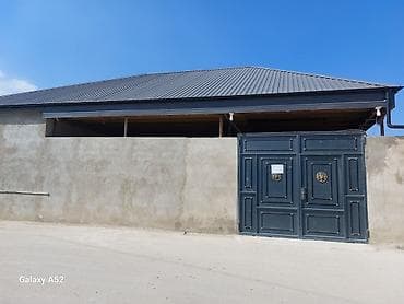 bakixanovda ev: Satılır: Həyət evi Xüsusiyyətlər: - Hündür, beton hasarla əhatəli — 1