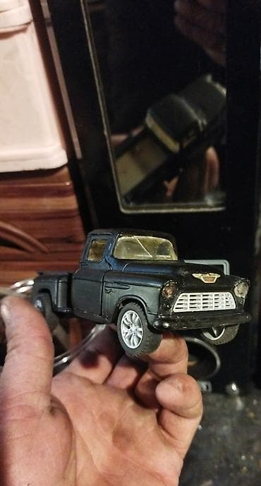 Velosipedlər: Kinsmart 1:32 miqyaslı die-cast model – 1955 Chevy Stepside Pick-Up - — 1