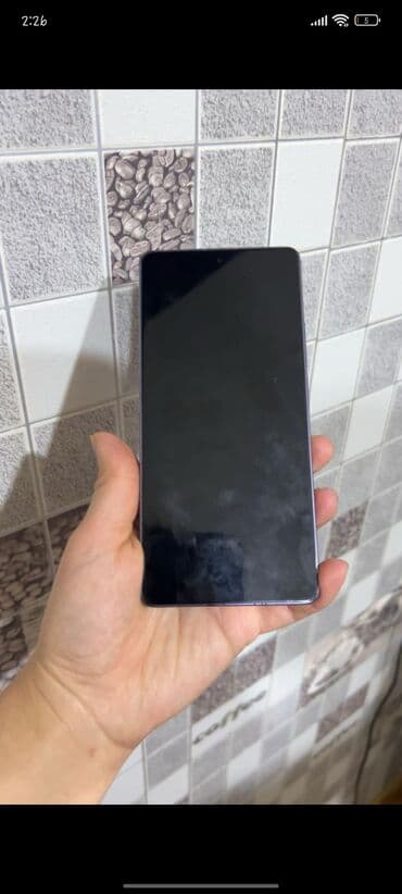 Smartfon – tam ekranlı, nazik çərçivəli model Xüsusiyyətlər: - Böyük