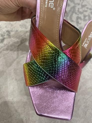 Basanoşka və səndəllər: Capone Outfitters qadın sandaleti yenidi - Model: Blok dabanlı, açıq — 3