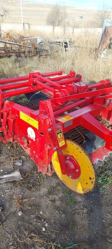 Kənd təssərüfatı avadanlığı: Kartof yığan maşın – traktor qoşqusu Məhsul təsviri: - Traktorun arxa — 2