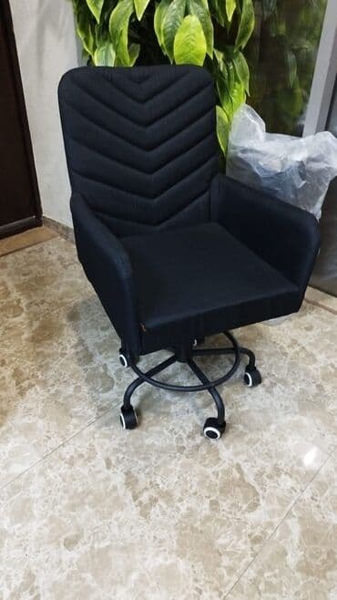 офисные стулья доставка: Новый, С колесиками — 1