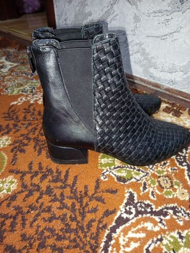 antonella rossi cizme: Qadın qısa çəkmələri - Rəng: qara - Üst material: hörgü fakturalı — 8