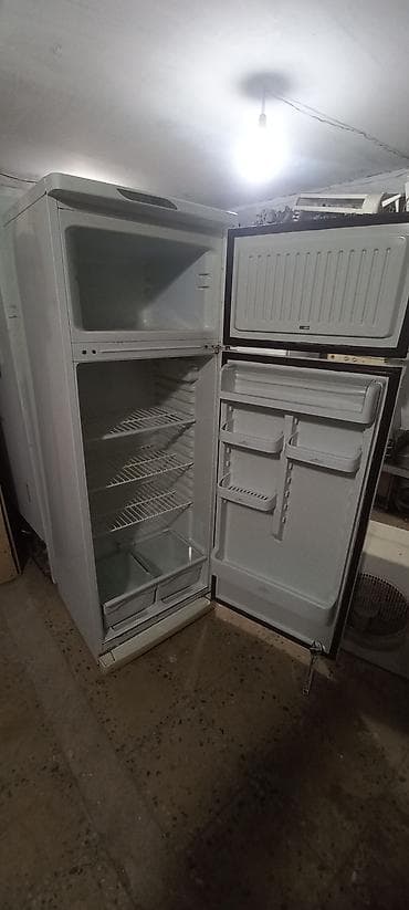 islənmis soyuducu: İki qapılı soyuducu (üstdə dondurucu) çox səliqəli işlənib - Rəng: ağ — 3