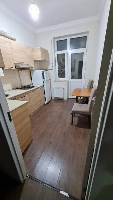 1 otaqlı kohnə tikili: Mənzil kirayə verilir Tam əşyalı 1 otaqdı 9.5 mər. 41 kv. Yasamal — 7