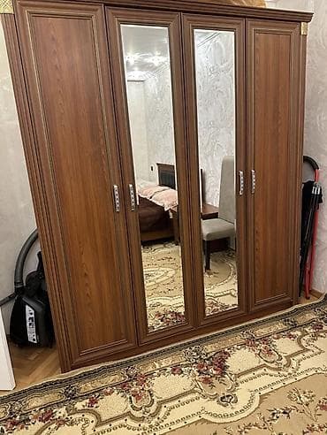 tavalar: Klassik üslubda yataq otağı dəsti Tərkibi: - 4 qapılı geniş şkaf (2 — 1