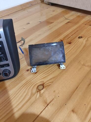 андроид мониторы prado: Avtomobil üçün radio və ekran bloku. Bu komplektə avtomobilin mərkəzi — 4