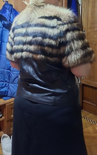 ic geyim: Qadın üçün qısa xəzli jilet - Model: qolsuz, önü açıq, belə qədər — 1