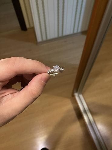 Dəstə daxildir: Üzük, Gümüş