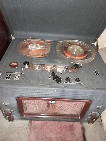 ses yazan aparat: Lent maqnitofonu – retro, bobinli model Xüsusiyyətlər: - Üst qapaqlı — 2