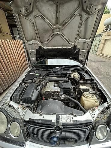 niva kapotu: Mercedes-Benz E-Class (W210) sedan - Ban növü: sedan, 4 qapı - Rəng — 2
