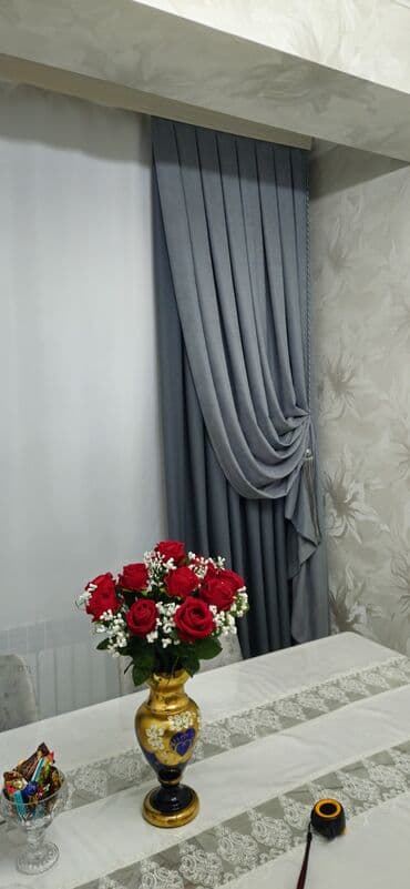 Boz rəngli dekorativ pərdə dəsti - Modellər: klassik drapeli iki yana