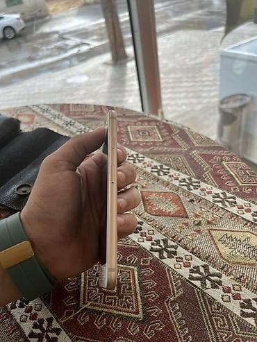 iphone 5 's: IPhone 8, 64 GB, Qızılı, Barmaq izi — 3