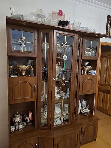 Qonaq otağı üçün vitrinalı bufet - Material: ağac teksturalı laminat at lalafo.az Qonaq otağı üçün vitrinalı bufet - Material: ağac teksturalı laminat