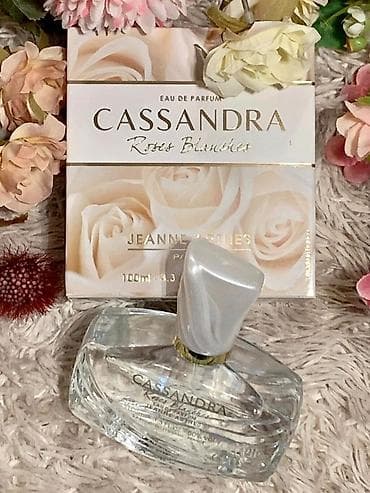homm bitkisel az: "Cassandra Rose Blanches" qadın ətiri. Qab ölçüsü: 100ml (ətirərimiz — 5