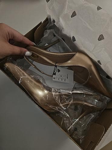 mini etek: Qızılı rəngli qadın stiletto ayaqqabı – slingback model - Brend — 1