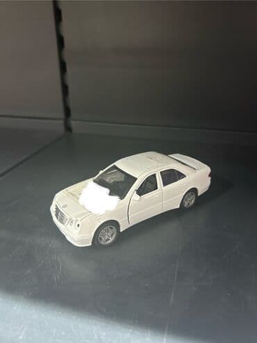 formula 1 2023 konsert: Miqyaslı model avtomobil – BMW M3 sedan, ağ rəngdə - Korpus: detallı — 14