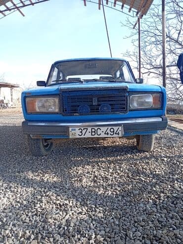 Maşın: VAZ 2107 (Jiquli) Kuzov: sedan, mavi rəng Yanacaq: benzin