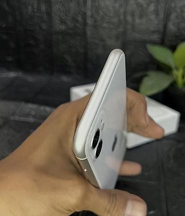 nintendo switch 2. el: IPhone 11, 128 GB, Ağ, Zəmanət, Simsiz şarj, Face ID — 2