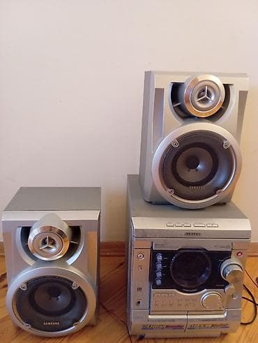 səs pultu: Samsung mini Hi-Fi audio sistemi – 2 ədəd akustik kolonka və mərkəzi — 2