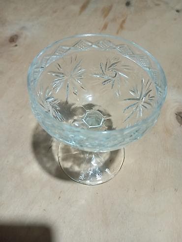 suse qab: Şüşə məmulatlar dəsti - Kəsimli naxışlı şüşə vaza: Ağız hissəsi lalə — 3