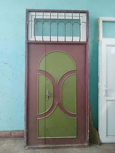 kombi panel radiatorlar: Dəmir giriş qapısı – üst hissəsində açılan pəncərə və barmaqlıqlar ilə — 3