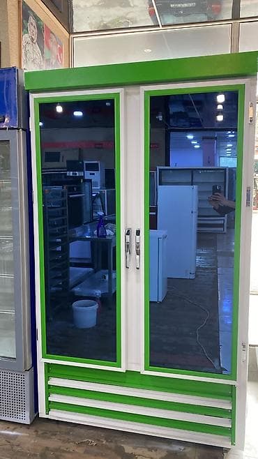 İki qapılı kommersiya vitrin soyuducu - Ön tərəfi şüşə vitrinli, mavi