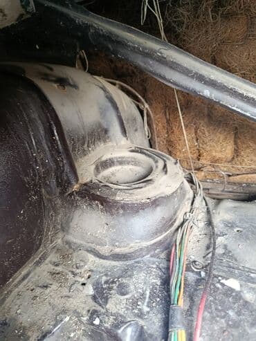 hybrid avtomobillər turbo az: VAZ 2106 sedan - Kuzov: 4 qapılı sedan, qara rəng - Faralar: dördlü — 5