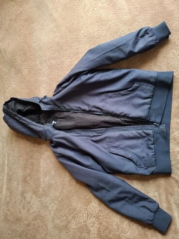 Kapüşonlu kişi kurtkası - Rəng: tünd boz/mavi ton - Model: kapüşonlu