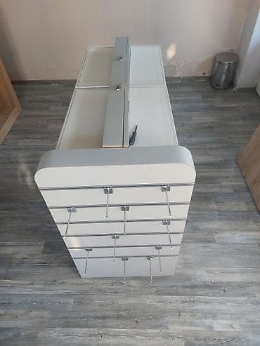 138 uzunu 110 hunduru 65 sm eninde olan ortaliq vitrini. bir terefi — 3