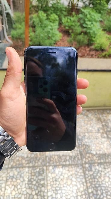 iphone 7 ekran: IPhone 7 Plus, Jet Black, Barmaq izi — 4
