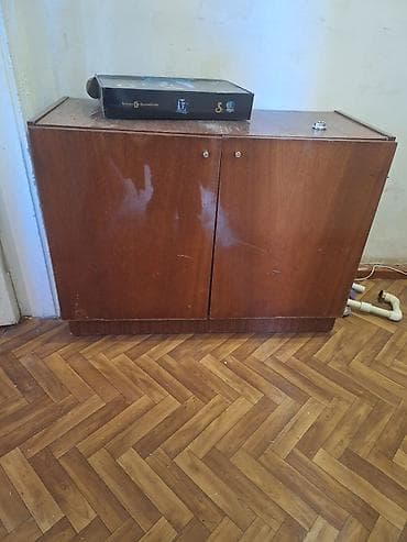 Сейфы: Mebel dəsti – klassik ağac rəngində Tərkib: - İkiqat şkaf: yuxarıda — 4