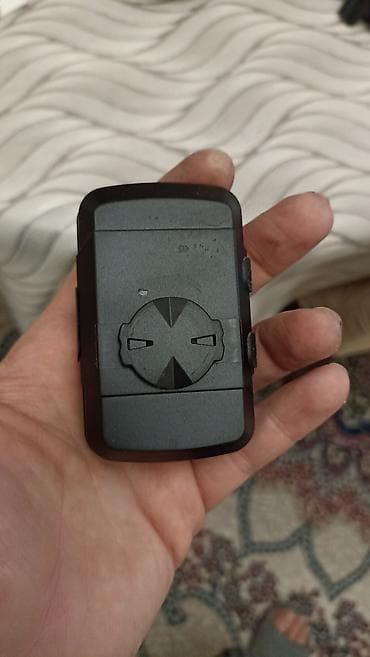 Velosiped aksesuarları: Gps -li velokompüter. az işlənib. şarjla işləyir. batareya tutumu 1000 — 4