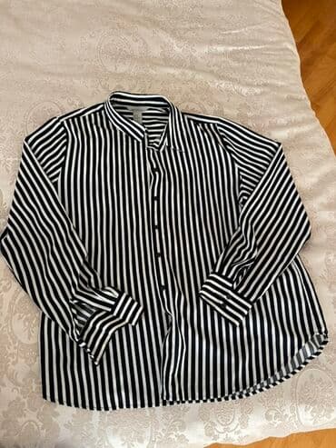 3 duymə koynək: H&M qadın köynəyi - Model: Düz kəsimli, düyməli klassik köynək - — 1