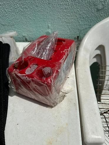 plastik qab: Coca‑Cola masaüstü salfetlik dispenseri - Brend dizaynlı, kompakt — 1