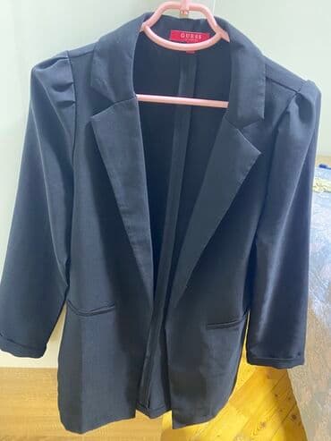 cins pencekler: Guess brendinin qara pencəyi. Bu pencək şık görünüşü ilə həm rəsmi — 1