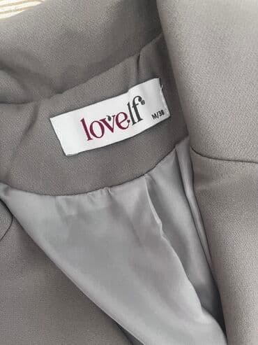 üçlü qadın kostyumları: Boz rəngdə qadın kostyumu, rəsmi görüşlərdə və ya ziyafətlərdə — 8