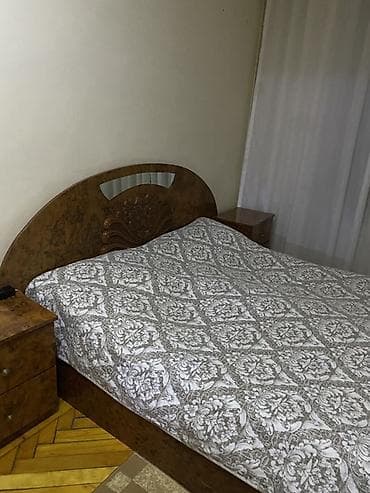 çarpayı: İki nəfərlik taxta yataq dəsti - Material: təbii ağac teksturasına — 1