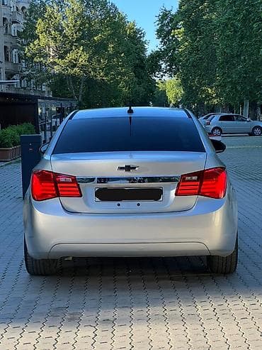 kia optima diffuser: Chevrolet Cruze sedan – gümüşü rəngdə, şəhər və tras üçün praktik və — 4