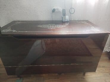 Taxta sandıq/cehiz sandığı - Material: tam ağac, cilalı parlaq səth -