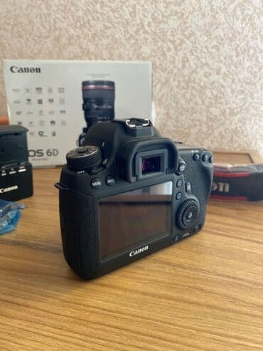 фотоаппарат canon 6d mark 2: 📷Canon 6D body ❇️Probeg: 8-9K ❇️Cəmi 7-8 dəfə işləniv ❇️Göründüyü — 8