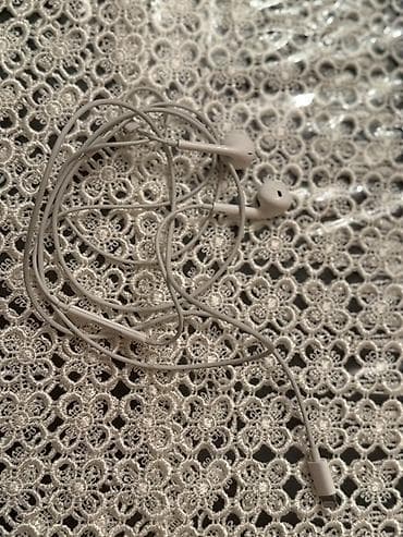 notebook hp: Lightning konnektorlu naqilli qulaqcıq - Rəng: ağ - Bağlantı: Apple — 1