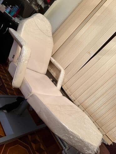 həkimə aid şəkillər: Tibbi kreslo — 2