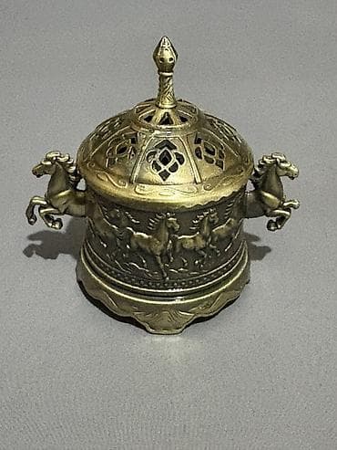 ritual samlar: Təsvir: – Material: bürünc tonlu metal ərinti – Formaat: qapaqlı kiçik — 7