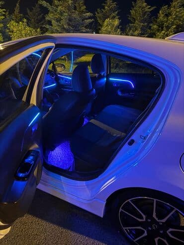 vito satilir: İlkin ödəniş 5000 min Toyota Prius C (Aqua) – hatchbek - Kuzov: ağ — 2