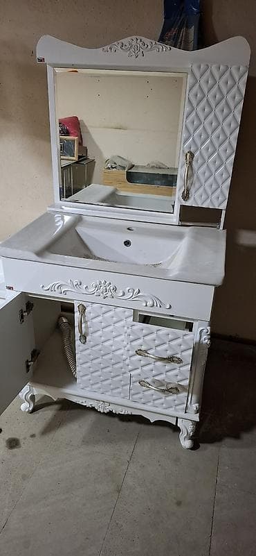 hamam ucun skaflar: Vanna otağı üçün klassik üslubda lavabo və güzgülü şkaf dəsti — 4