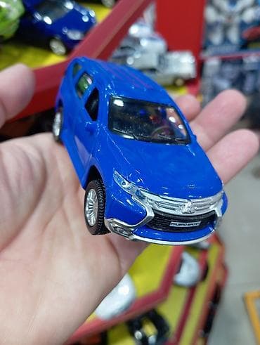 Mitsubishi Pajero Sport metal oyuncaq avtomobil modeli - Miqyas