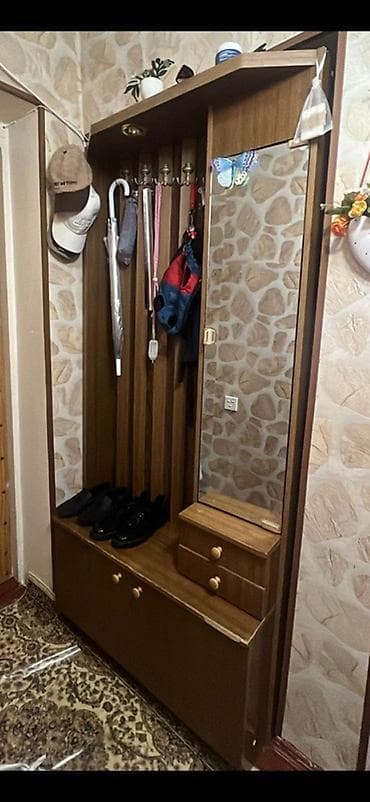 Dəhliz üçün funksional paltar asqısı və güzgülü konsol - Material