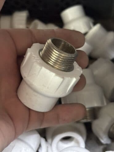 tikinti material: Ağ rəngli, metal dişli adapter. Bu adapter, boru sistemlərində — 1