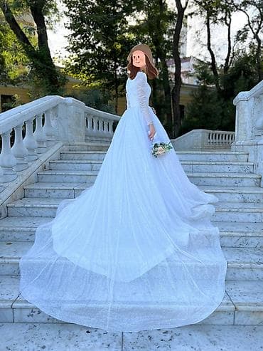 - Gəlinlik modeli: klassik ball-gown siluet - Rəng: qar kimi ağ, incə